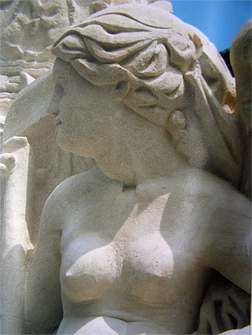 Louvre-sculpture.jpg
